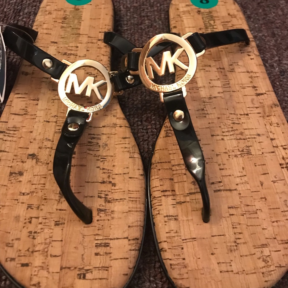 MK flip flops 🥿